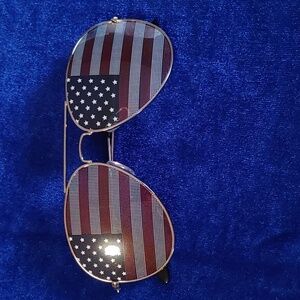 🇨🇦3 For $20🇨🇦STARS & STRIPES SUNGLASSES
